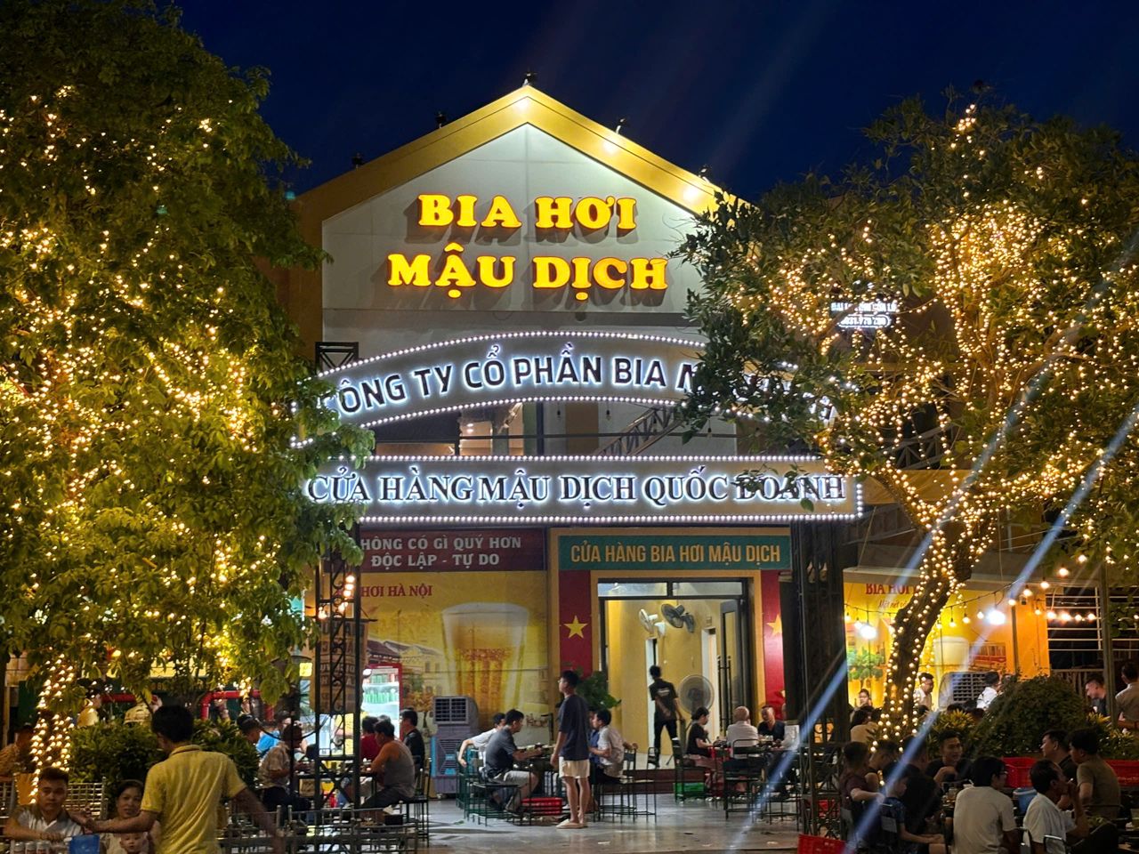 Không gian buổi tối